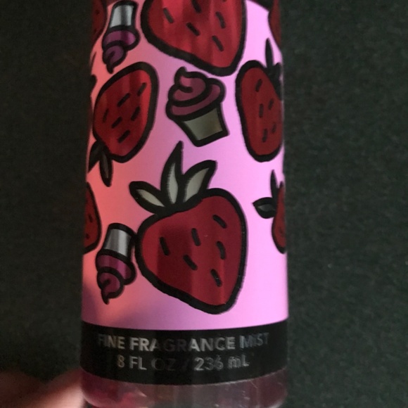 Bath & Body Works Strawberry Pound Cake Fine Fragrance Mist NWT 8 fl oz/236 ml - Picture 7 of 12